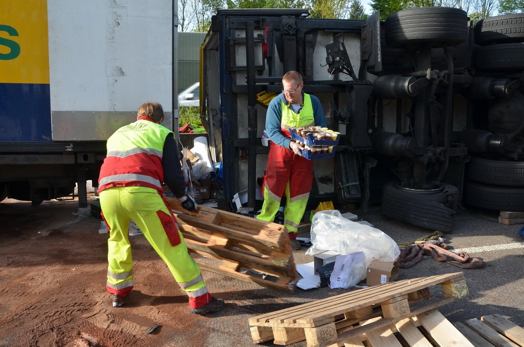 VU LKW umgestuerzt A 3 Rich Oberhausen Hoehe AS Koeln Koenigsforst P203.JPG - Miklos Laubert